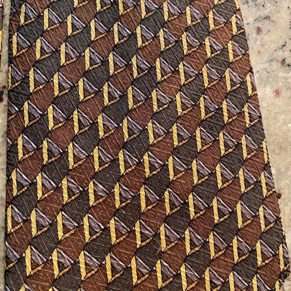 Johnston and Murphy tie